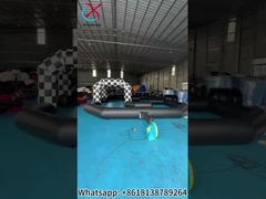 Fabbrica in bianco e nero Gran pista gonfiabile Corso di ostacoli gonfiabile