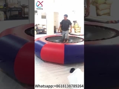 Giochi d'acqua gonfiabili Trampolino galleggiante gonfiabile con pompa