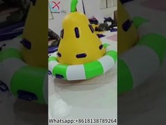 Giochi giroscopici gonfiabili a tenuta stagna modello di pera da neve gonfiabile trampolino a dondolo ad acqua