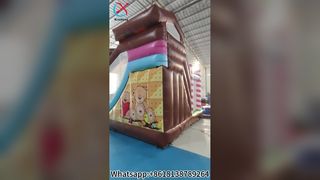 Simpatico orsetto gonfiabile con scivolo per bambini