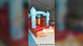 Divertimento per la festa dei bambini nella Casa Gonfiabile del Castello di Topolino