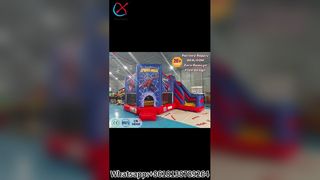 Festa divertente con scivolo sulla casa gonfiabile di SpiderMan!