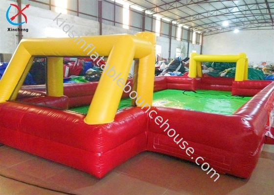 Campo di calcio gonfiabile personalizzato Giochi sportivi interattivi Campo di calcio d'acqua gonfiabile
