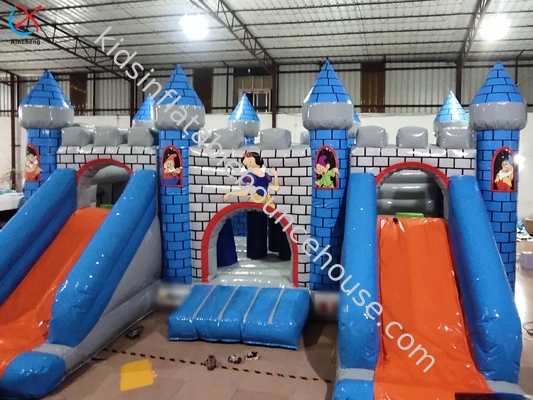 Parco giochi gonfiabile di fabbrica Castello gonfiabile di Biancaneve con scivoli doppi