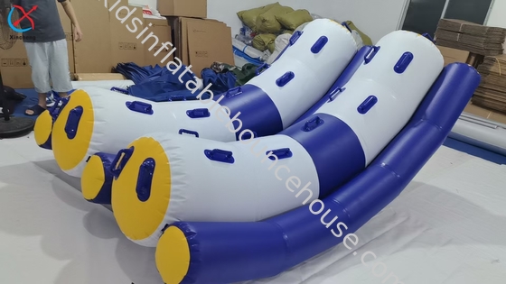 Giochi acquatici gonfiabili per fabbrica, PVC resistente e spesso, altalena galleggiante gonfiabile