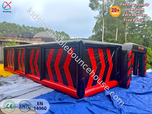 Commerciale Mega labirinto gonfiabile labirinto nero-rosso gioco gonfiabile labirinto per evento